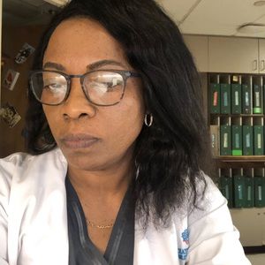 Meet your Posher, Dominique